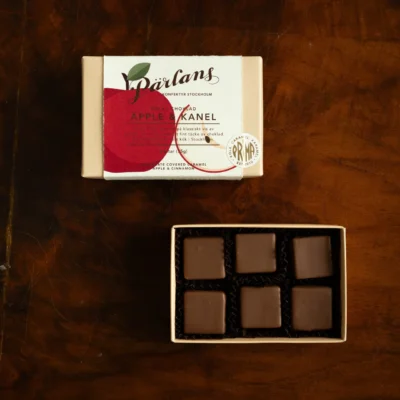 Kola i mjölkchoklad äpple & kanel 6 bitar