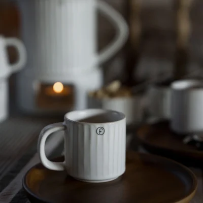 Glöggmugg räfflad naturvit