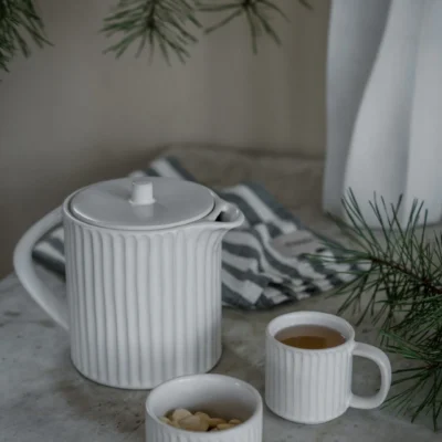 Skål räfflad naturvit