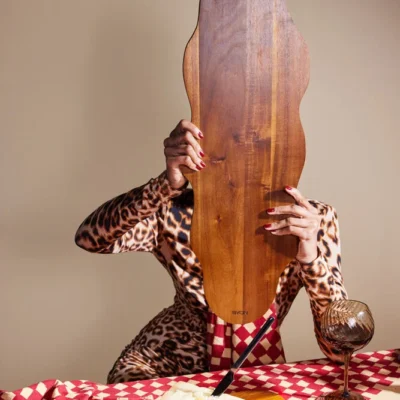 Serveringsbricka Flowy L Mörkbrun