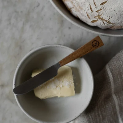 Smörkniv rosfritt/trähandtag