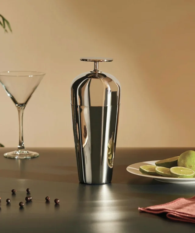 Fina examenspresenter från Alessi🍸
Shaker 1549kr
Måttsats för drinkar 529kr
Serverings gaffel 339kr
Serverings sked 339kr
Skål 1279kr
Alla produkter är i rostfritt stål!