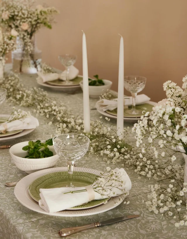 Vi vill önska er en trevlig midsommar🌸Vi ses igen i butiken på måndag✨tills dess kan ni alltid besöka våran webbshop signeratm.com
